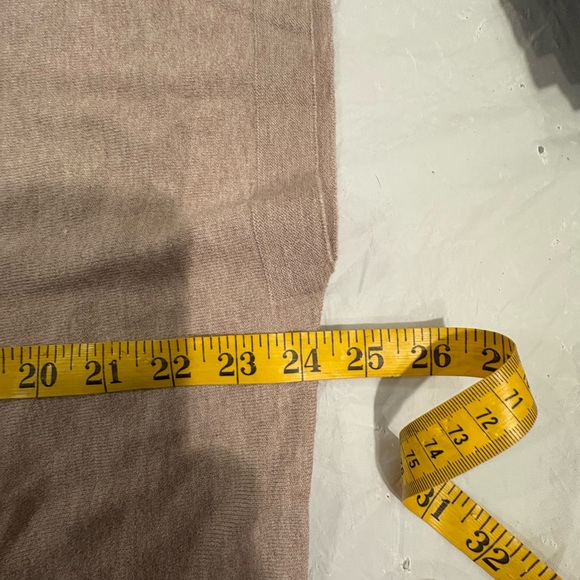 Aaeda Tan Sweater with Dragonfly Design. Sleeveless size XL - Picture 9 of 9